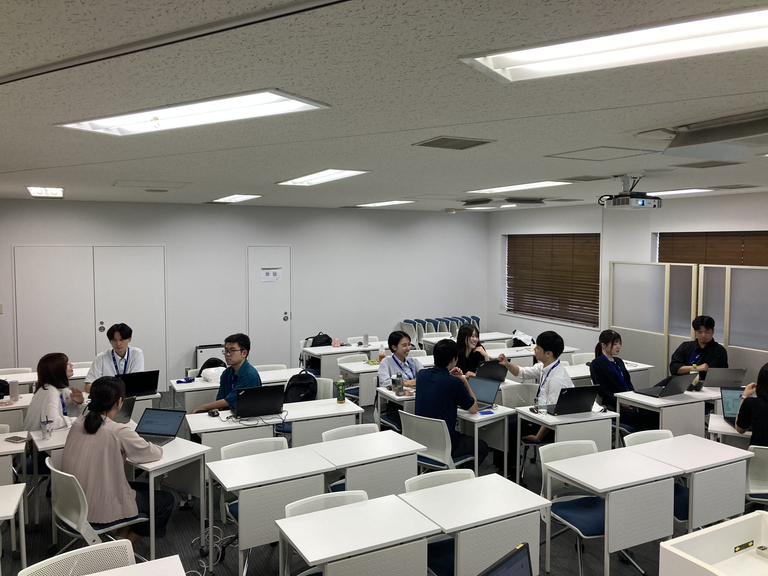 2025.9.19 入社2年目帰社日。現場から本社に集合し、3ヵ月に一度の研修。真剣な眼差しで凛々しい表情。