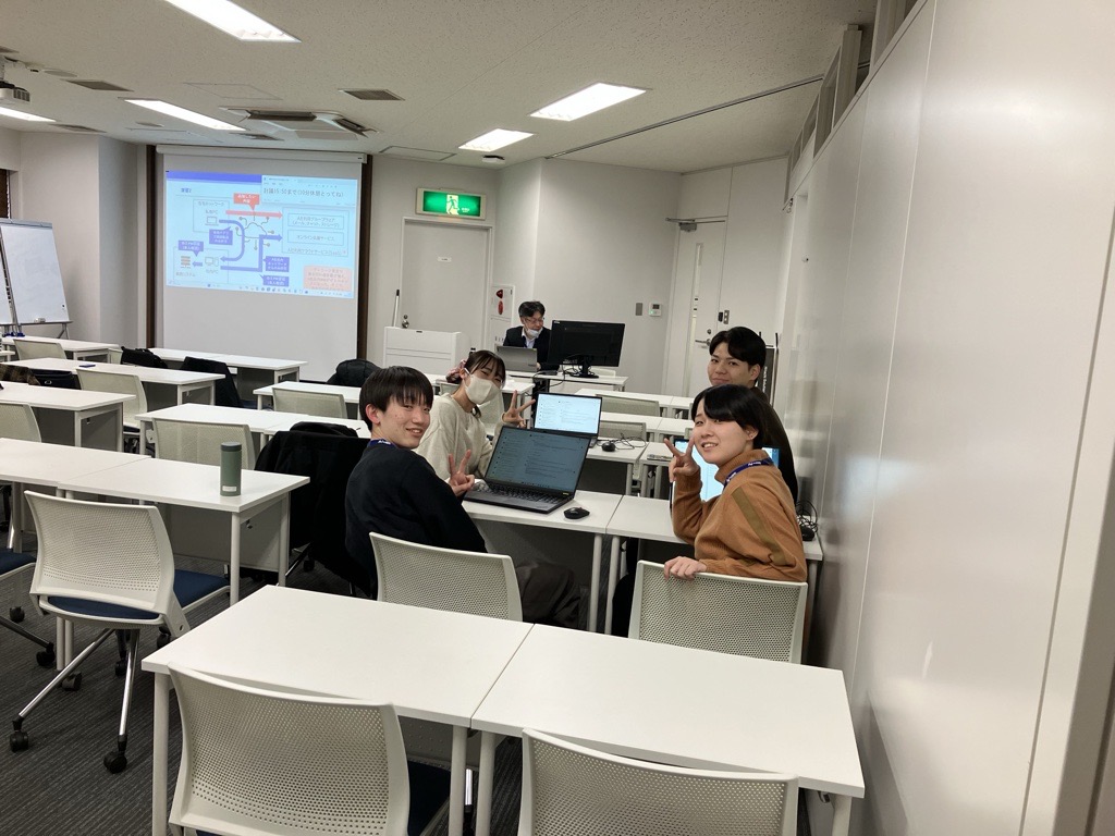 2025.12.19 新人帰社日。和気あいあい、本社にて研修！