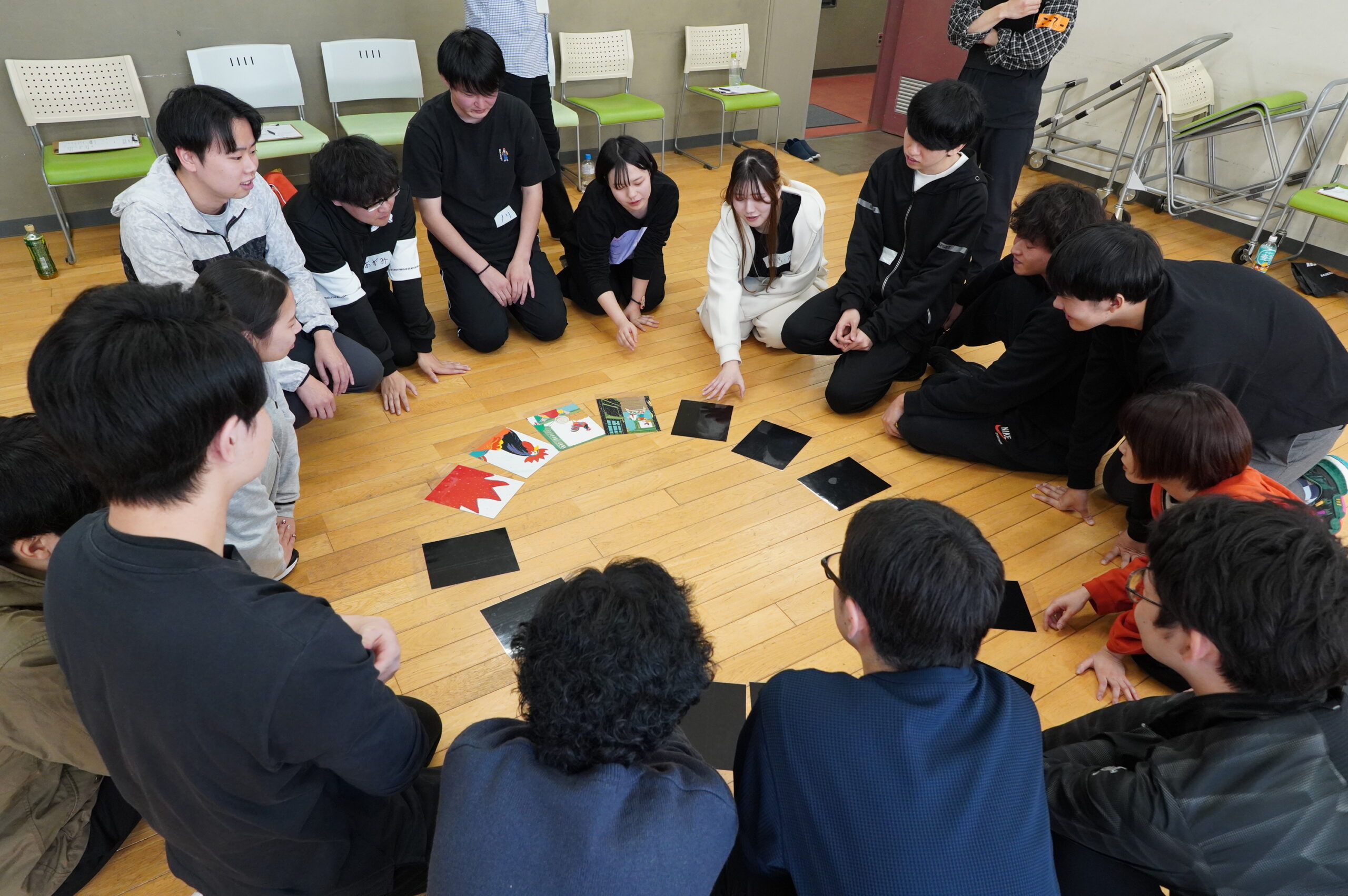 2025.11.14 入社3年目アクテビティ研修1。みんなで協力して、法則を見つけるゲームに挑戦！